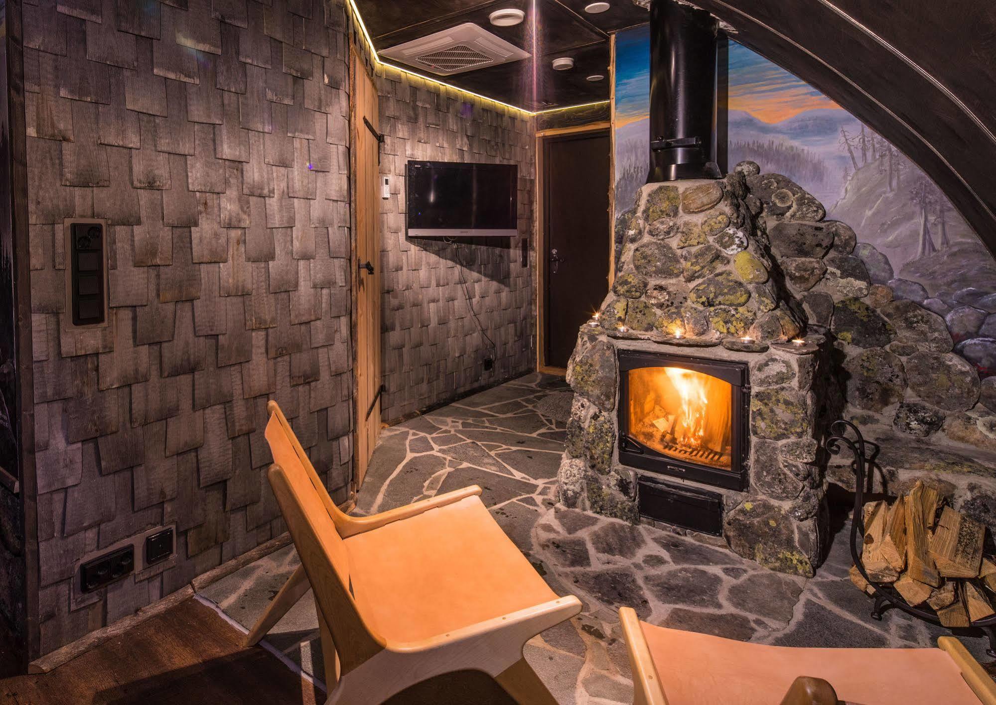 Lapland Northern Lights Ilveslinna Hotelli 3*